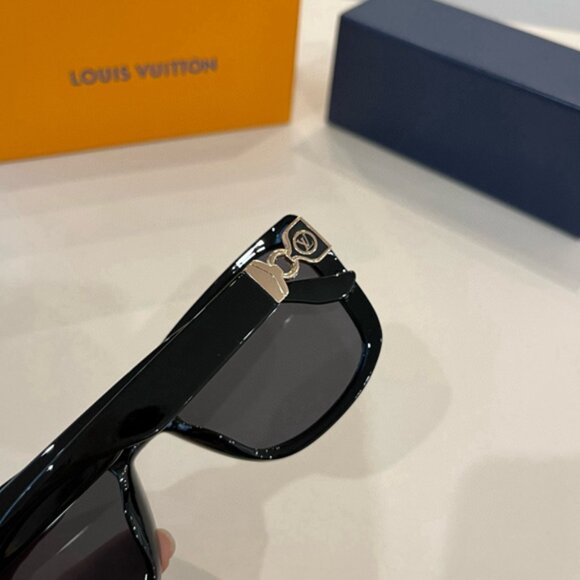 Louis Vuitton Women\'s Black Sunglasses main image 6